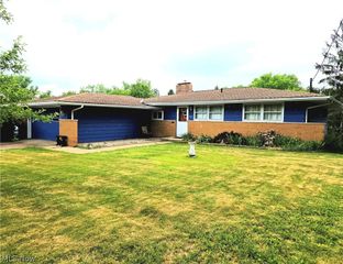 7623 Alan Pky, Middleburg Heights, OH 44130