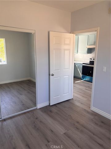 10133 Kester, San Fernando, CA 91345