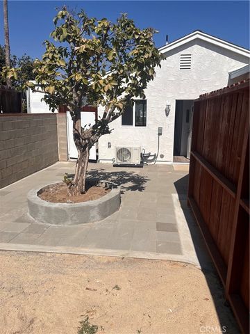 10133 Kester, San Fernando, CA 91345