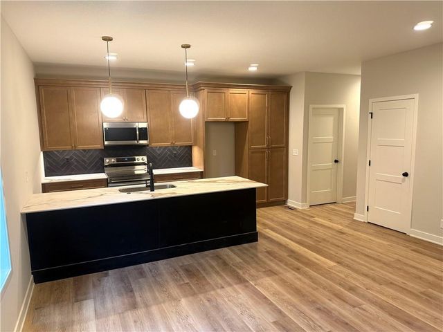 506 NW 15th Street, Blue Springs, MO 64015