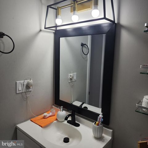 309 OAKLAND AVE, Bellmawr, NJ 08031