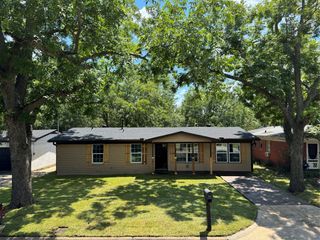 2408 Debra Avenue, Denison, TX 75020