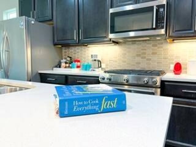 807 E 16th ST B, Austin, TX 78702