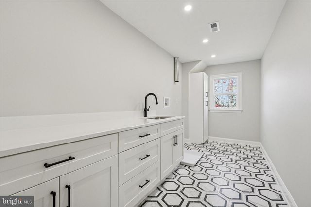 896 CONESTOGA RD, Berwyn, PA 19312