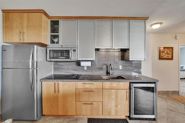 1936 S Ocean 20D, Hallandale Beach, FL 33009