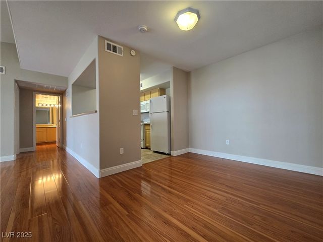 8000 West BADURA Avenue 2135, Las Vegas, NV 89113