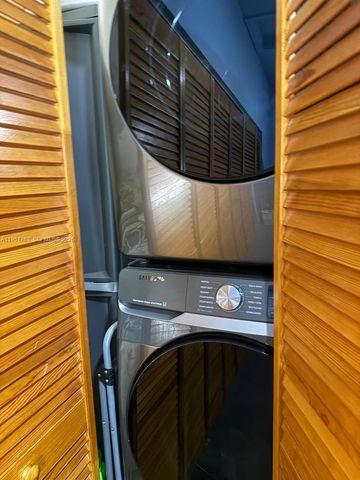 1041 SW 111th Ave, Pembroke Pines, FL 33025