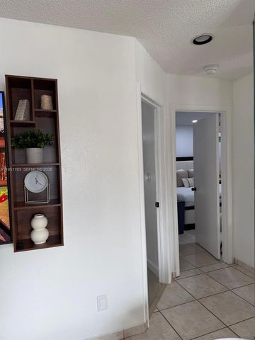 1041 SW 111th Ave, Pembroke Pines, FL 33025