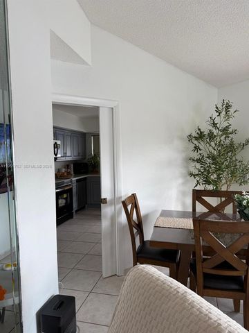 1041 SW 111th Ave, Pembroke Pines, FL 33025