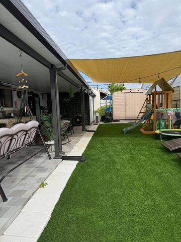 1041 SW 111th Ave, Pembroke Pines, FL 33025