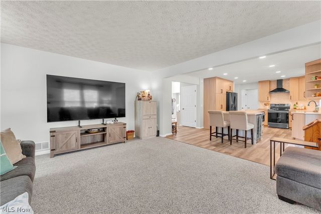 9026 Huxley Lane, Olmsted Twp, OH 44138