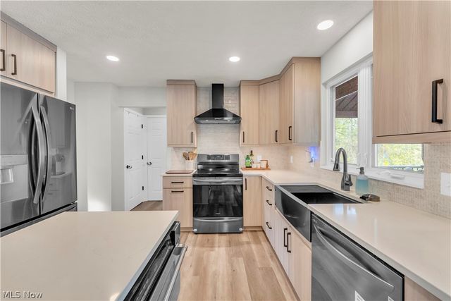 9026 Huxley Lane, Olmsted Twp, OH 44138