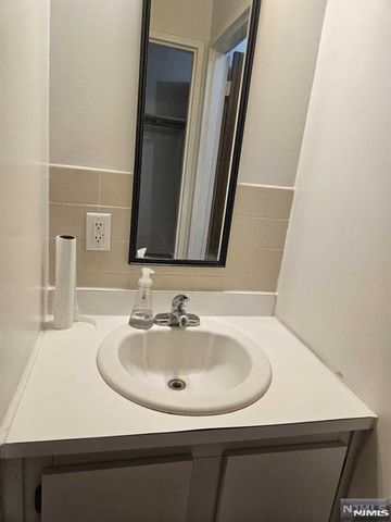 50 Euclid Avenue 3C, Hackensack, NJ 07601