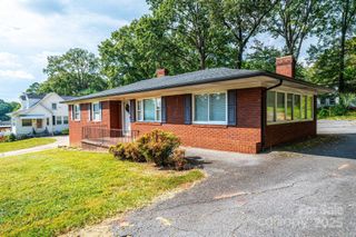 834 3rd Avenue NW, Hickory, NC 28601