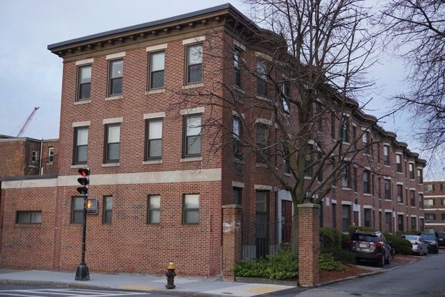 2 Cypress Rd 205, Boston, MA 02135