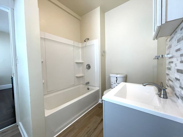 196 Blatchley Avenue 2, New Haven, CT 06513