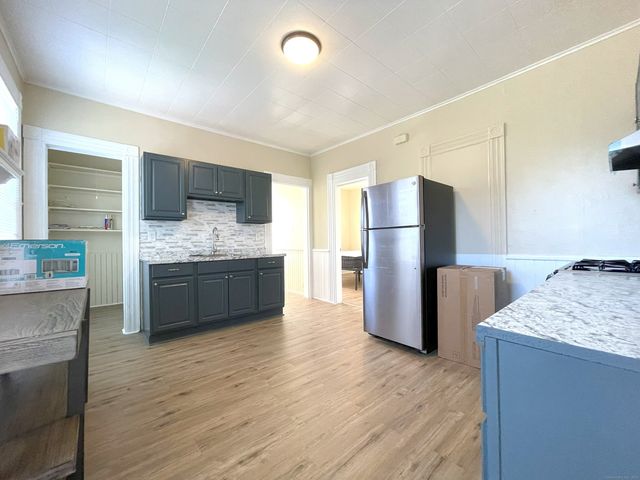 196 Blatchley Avenue 2, New Haven, CT 06513