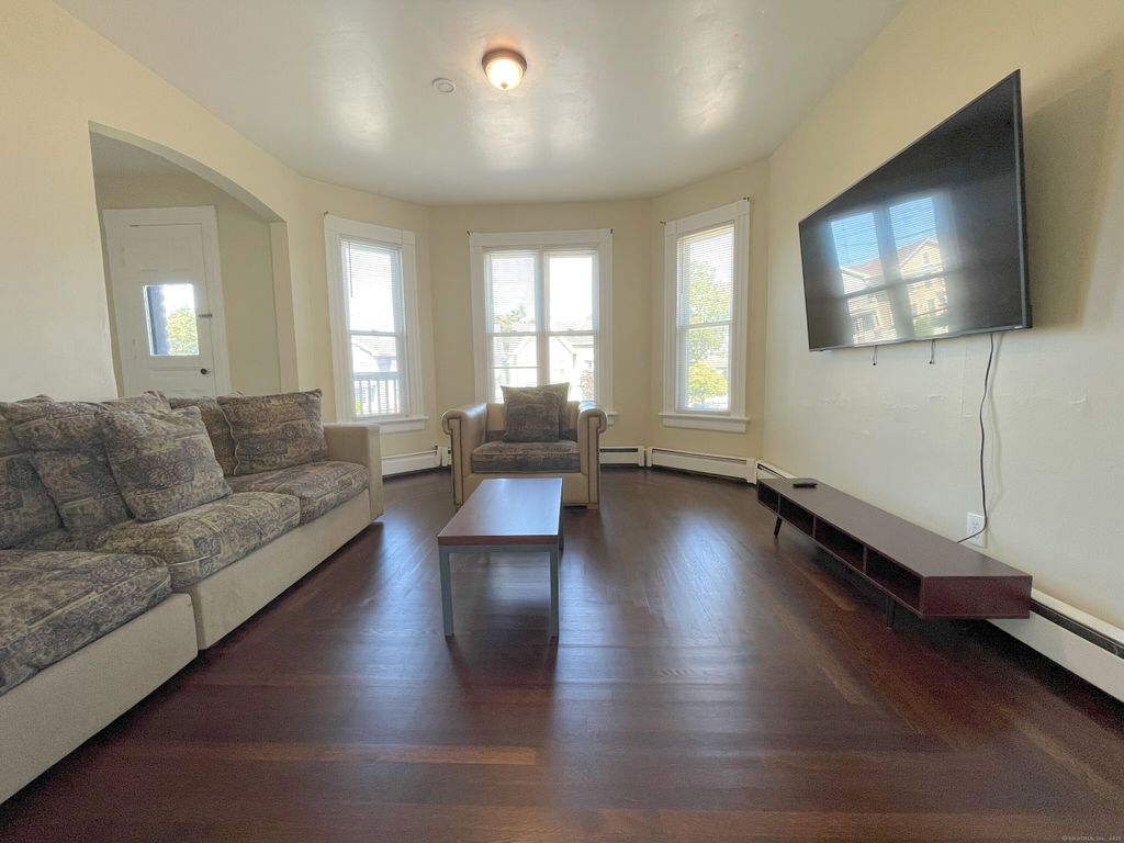 196 Blatchley Avenue 2, New Haven, CT 06513