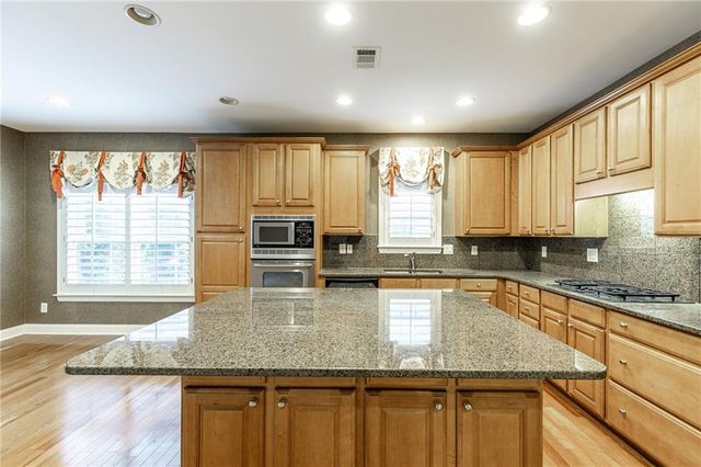 7042 Tree House Way, Flowery Branch, GA 30542