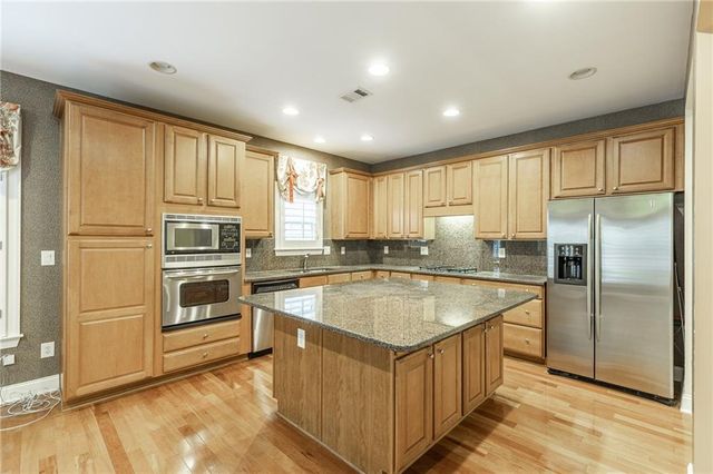 7042 Tree House Way, Flowery Branch, GA 30542