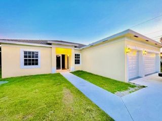 986 SW College Park Road, Port St Lucie, FL 34953