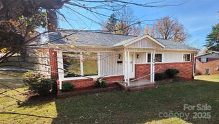 648 7th Avenue SE, Hickory, NC 28602