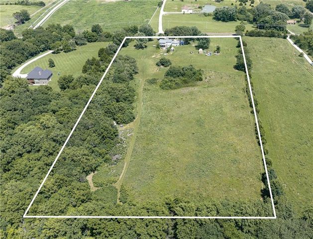 20701 219th Street, Tonganoxie, KS 66086