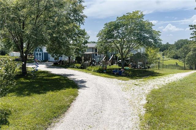 20701 219th Street, Tonganoxie, KS 66086