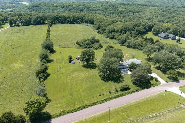 20701 219th Street, Tonganoxie, KS 66086