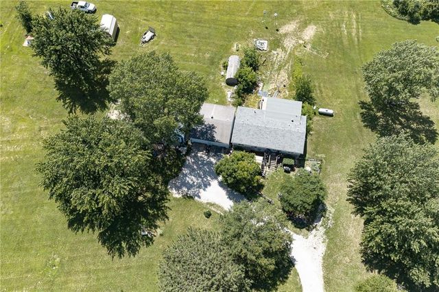 20701 219th Street, Tonganoxie, KS 66086