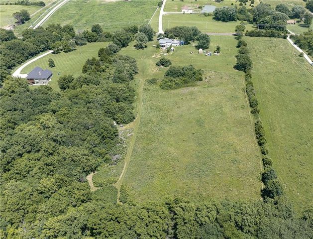 20701 219th Street, Tonganoxie, KS 66086