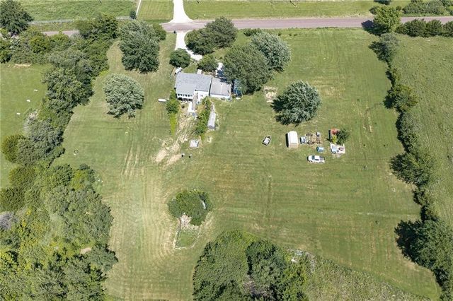 20701 219th Street, Tonganoxie, KS 66086