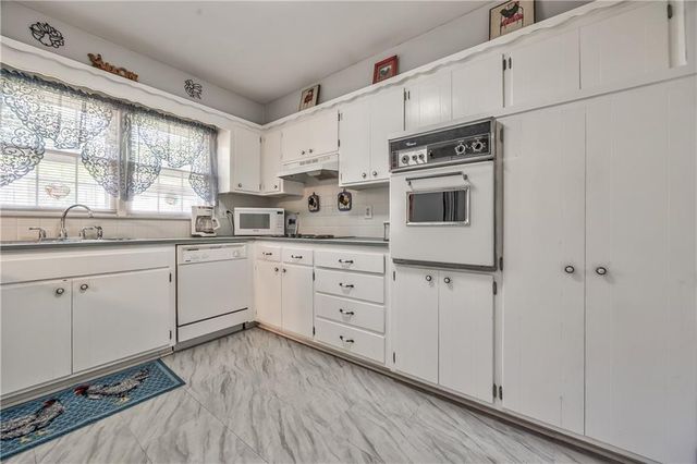 9610 W 97th Street, Overland Park, KS 66212