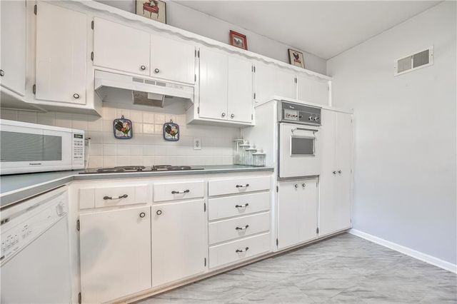 9610 W 97th Street, Overland Park, KS 66212