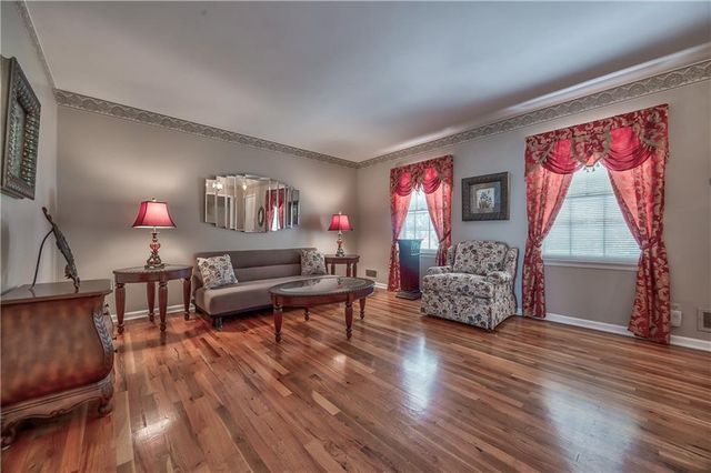 9610 W 97th Street, Overland Park, KS 66212