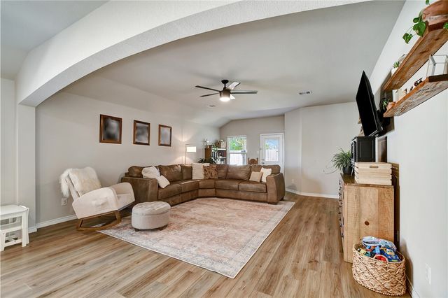 1011 Davy Street, Brenham, TX 77833