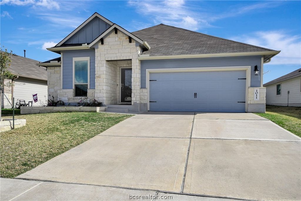 1011 Davy Street, Brenham, TX 77833 — photo 2