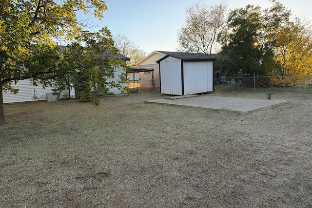 2014 W 20th Street, Plainview, TX 79072