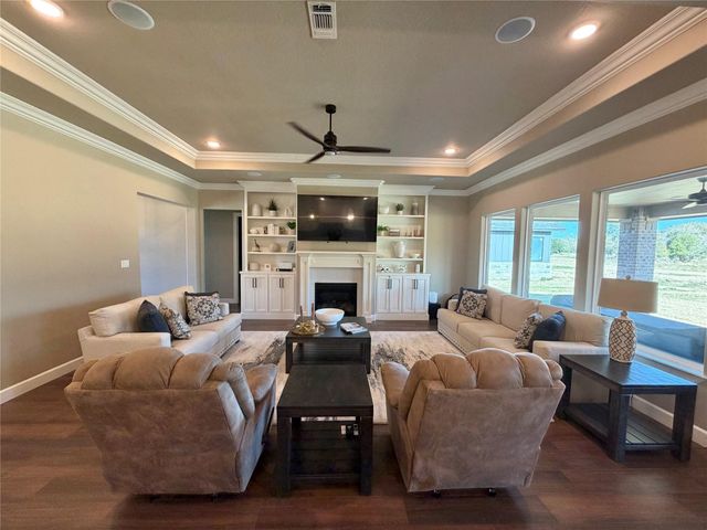 838 Oak Ridge Drive, Angleton, TX 77515