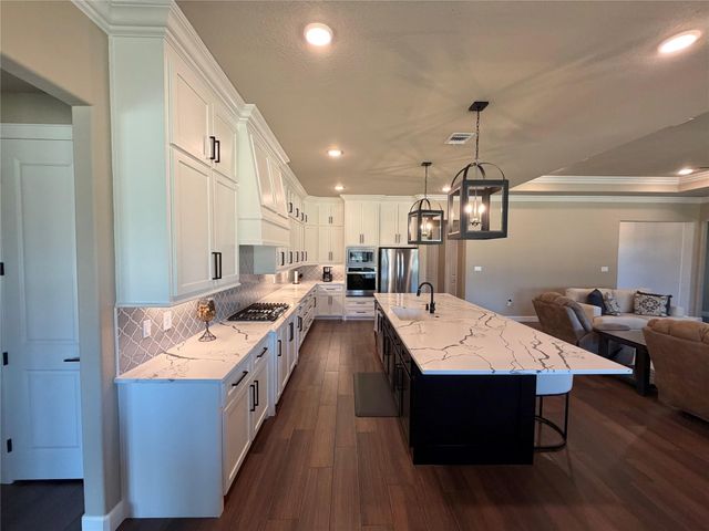 838 Oak Ridge Drive, Angleton, TX 77515