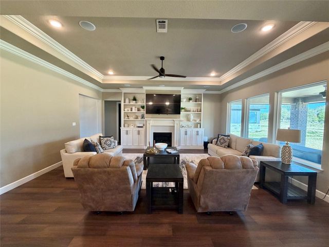 838 Oak Ridge Drive, Angleton, TX 77515