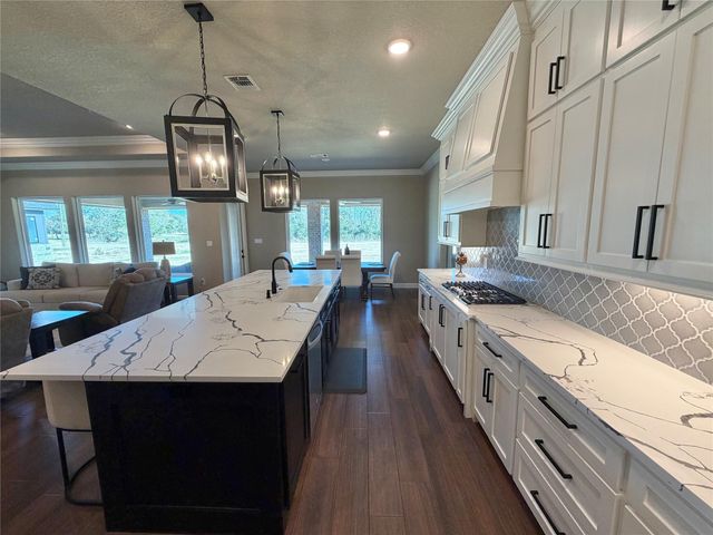 838 Oak Ridge Drive, Angleton, TX 77515