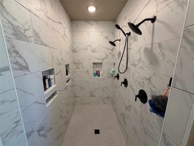 838 Oak Ridge Drive, Angleton, TX 77515