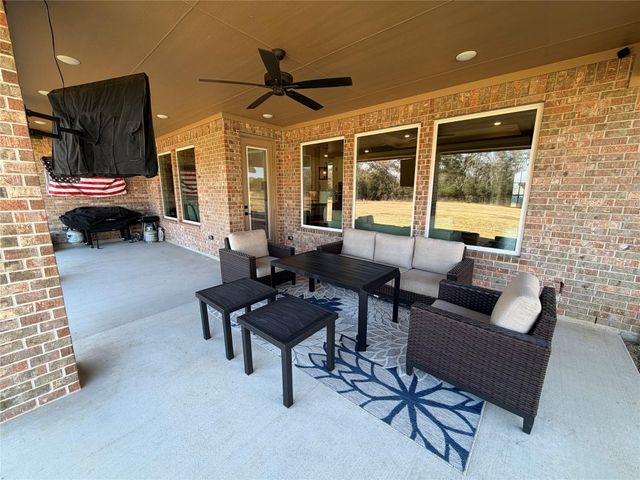 838 Oak Ridge Drive, Angleton, TX 77515