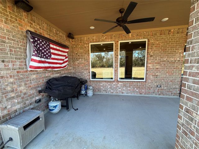 838 Oak Ridge Drive, Angleton, TX 77515