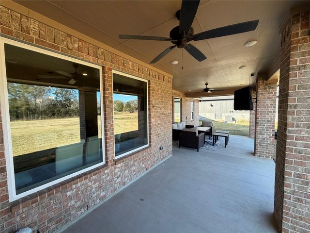 838 Oak Ridge Drive, Angleton, TX 77515