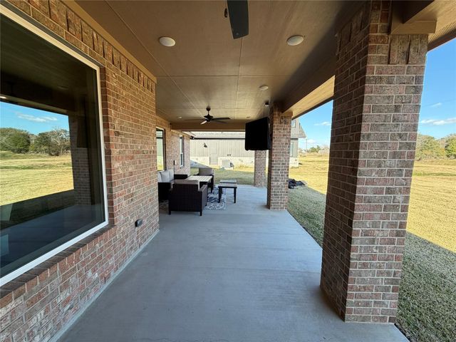 838 Oak Ridge Drive, Angleton, TX 77515