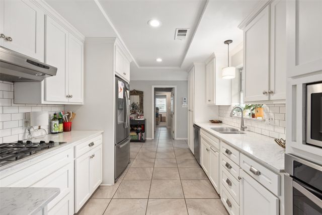 3600 Manderly Place, Fort Worth, TX 76109