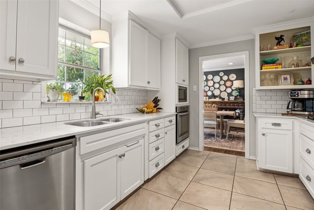 3600 Manderly Place, Fort Worth, TX 76109