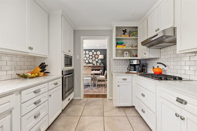 3600 Manderly Place, Fort Worth, TX 76109